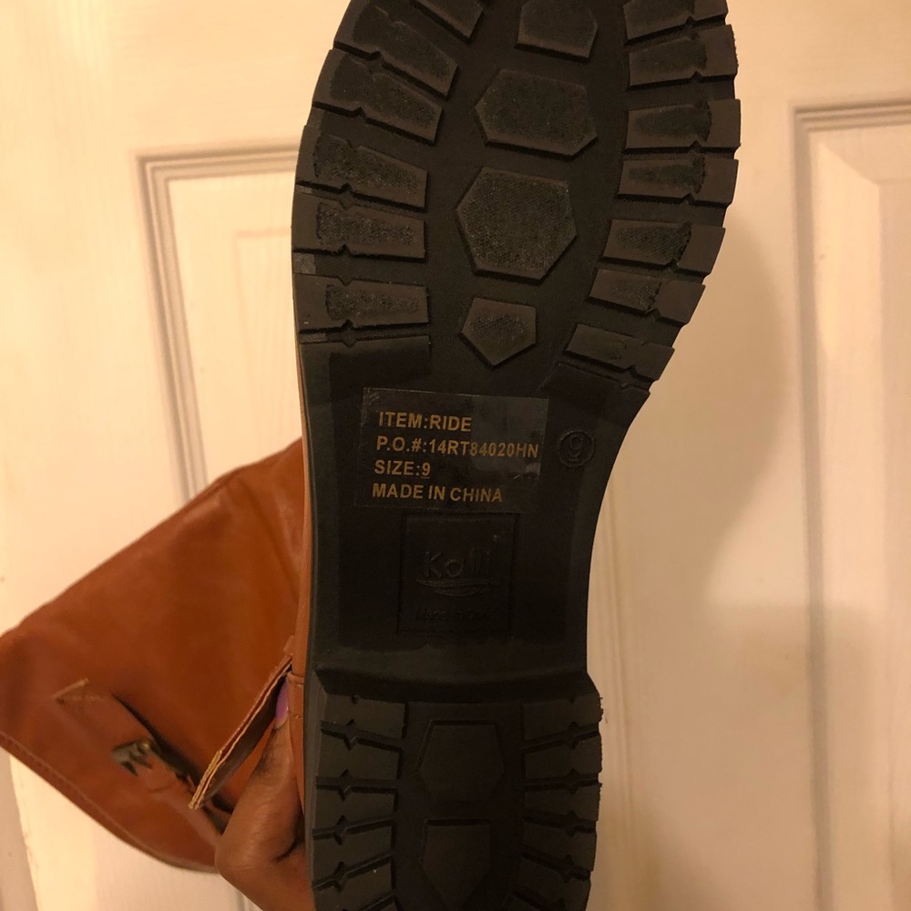 brown boots - Picture 4 of 4